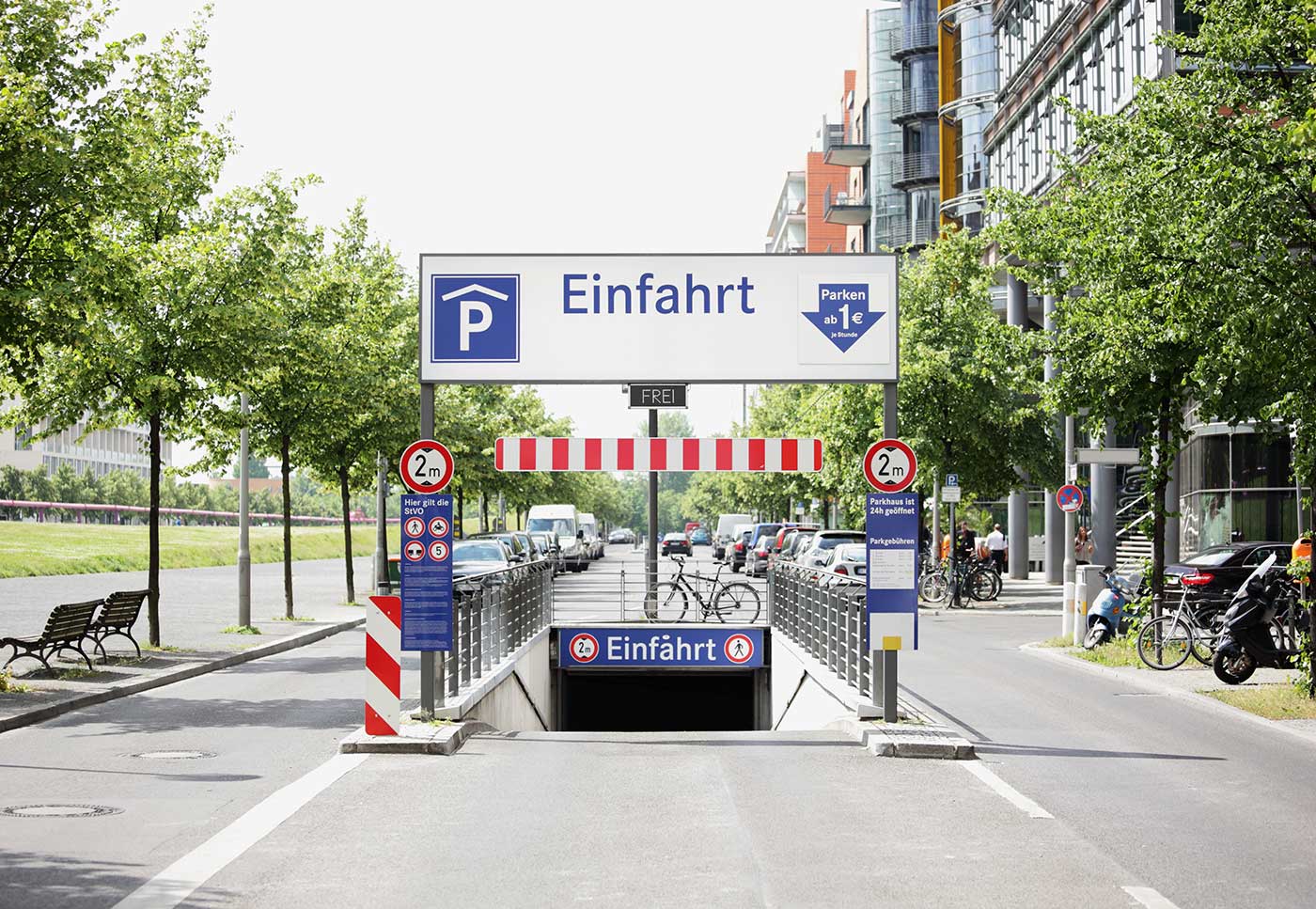 Parkraumbewirtschaftung schrankenlose Ein- und Ausfahrt dank optischer Kennzeichenerkennung